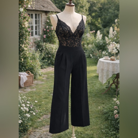 Aritzia Pants - Aritzia Babaton “Clifford” Black Flare Pants